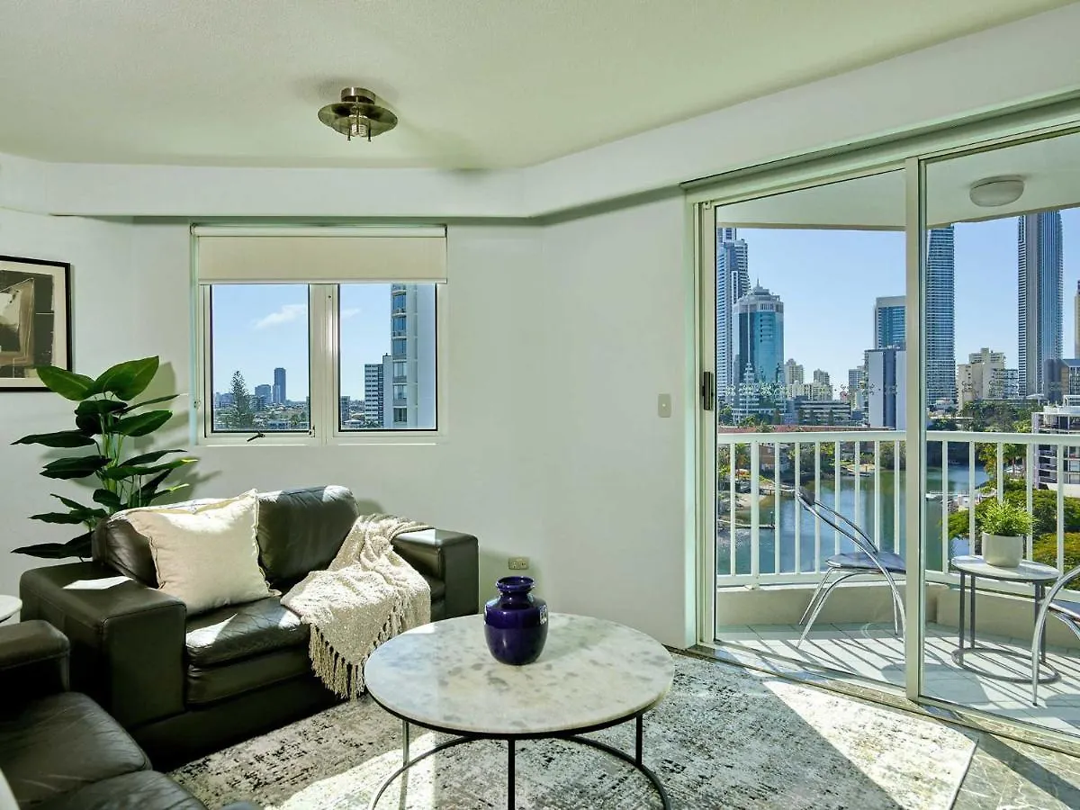 Quiet Location Close To It All Gold Coast Apartment